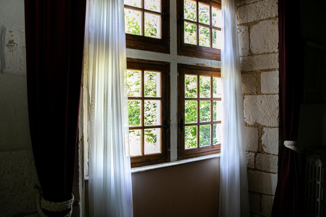 Maison Forte Perreuse Treigny Exterior foto
